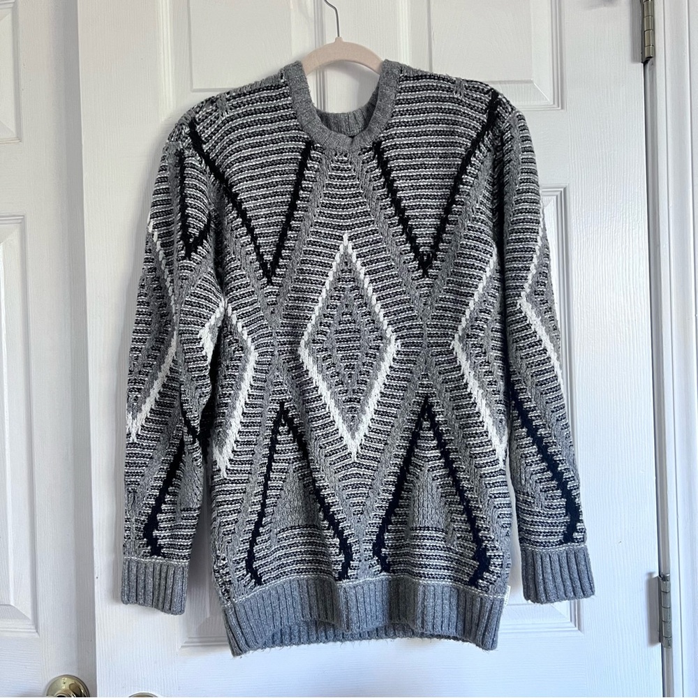 Hollister Gray and Black Geometric Pattern Sweater